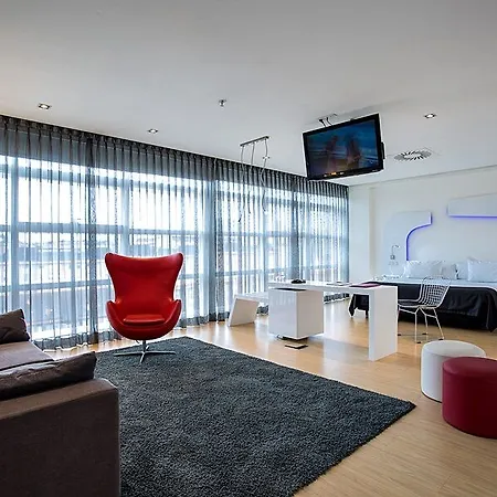 Eurostars Palacio De Cristal מלון אוביידו