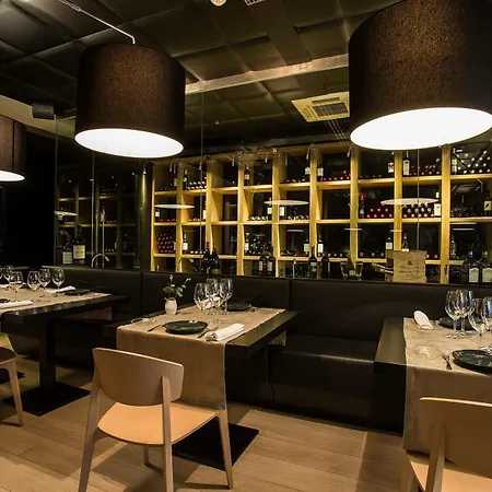 Eurostars Palacio De Cristal 4* אוביידו