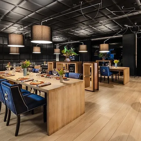 Eurostars Palacio De Cristal 4* אוביידו